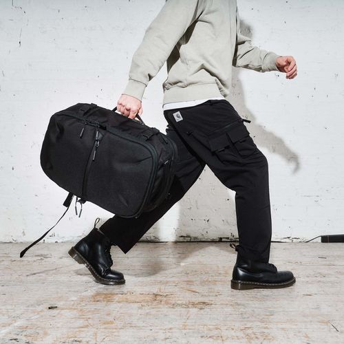 Aer travel pack 3 on person while walking